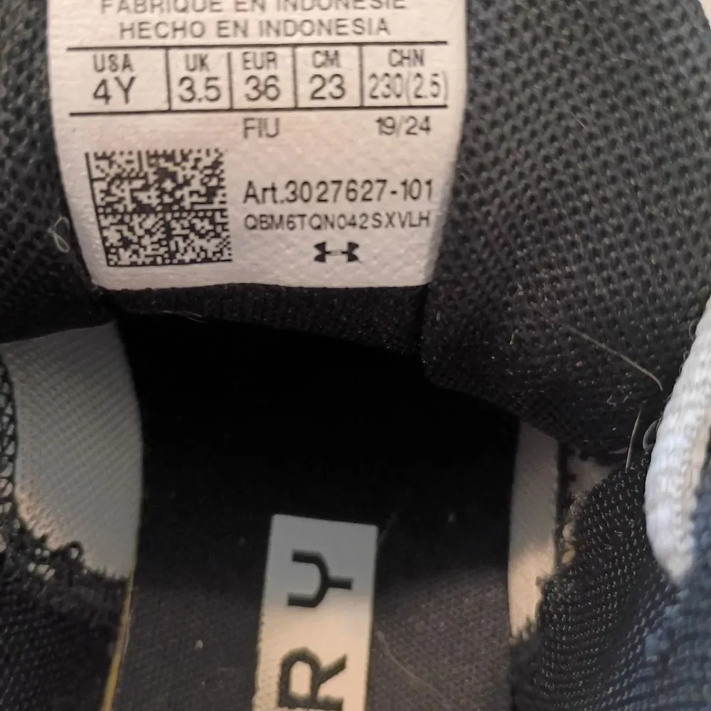 Kids' Curry 3Z24 Basketball Shoe Kids 4 Youth